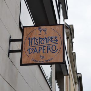 Enseigne drapeau bois Epicerie fine Nantes Histoire d'Apéro