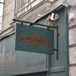 enseigne bois drapeau le semaphore Nantes