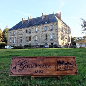 Enseigne en bois Château Gournava par Naoned Enseignes