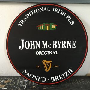 Enseigne bois Pub John Mc Byrne Nantes