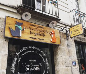 Enseigne en bois creperie nantes