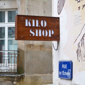 enseigne drapeau lumineuse kilo shop